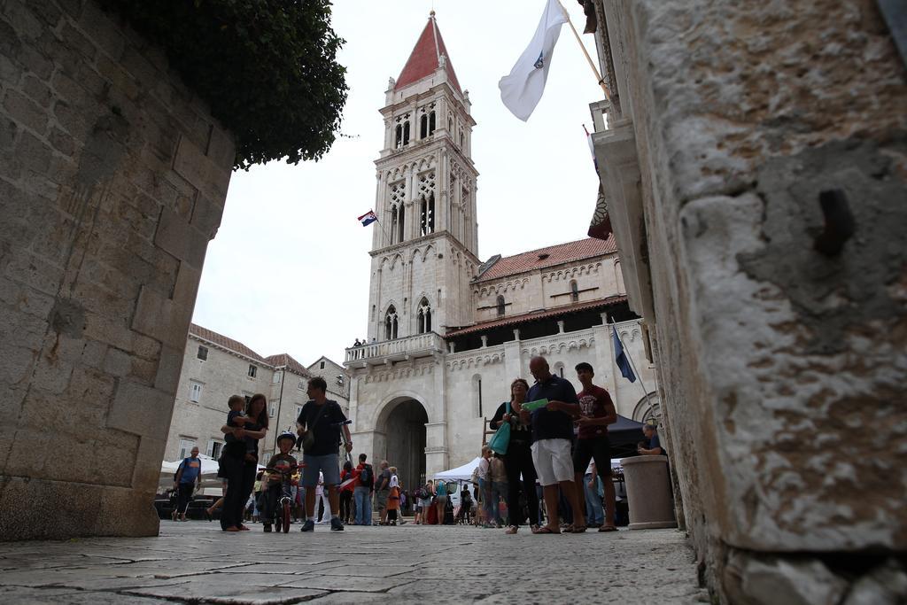 Apartments Toni Trogir Exteriör bild